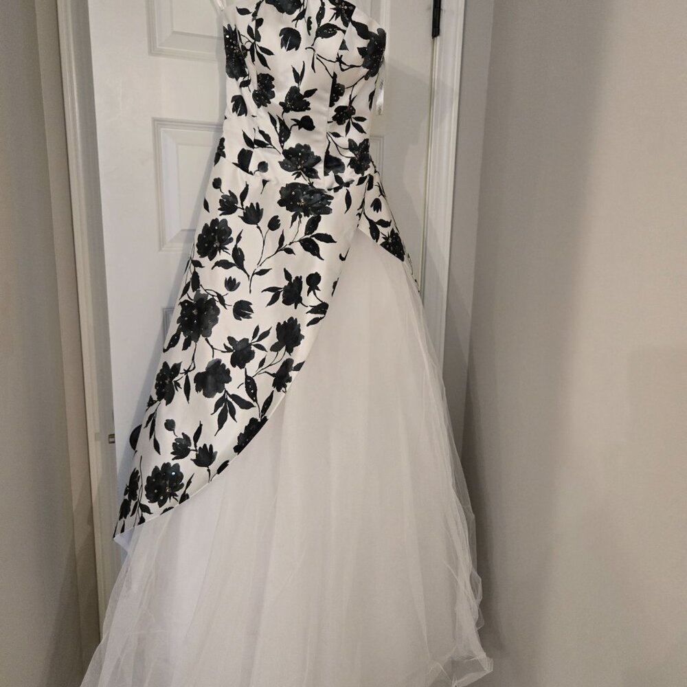 Dress - Picture 5 of 5